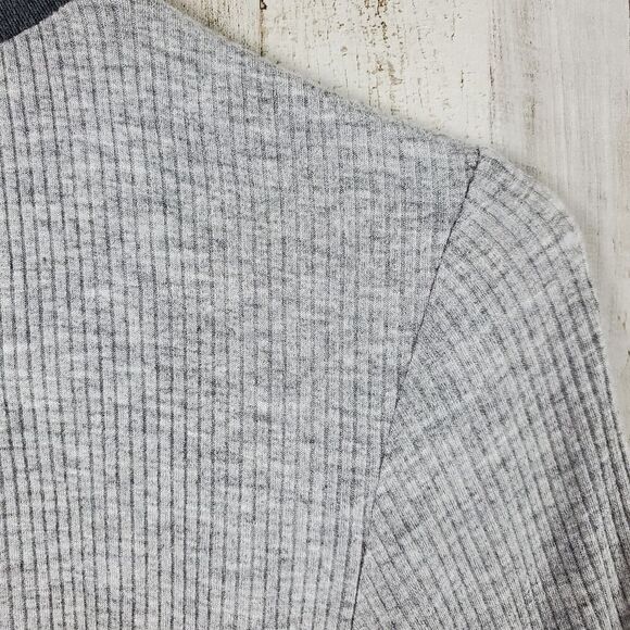Charlotte Russe Paris Ribbed Tee Shirt Gray Size Small - Picture 7 of 8
